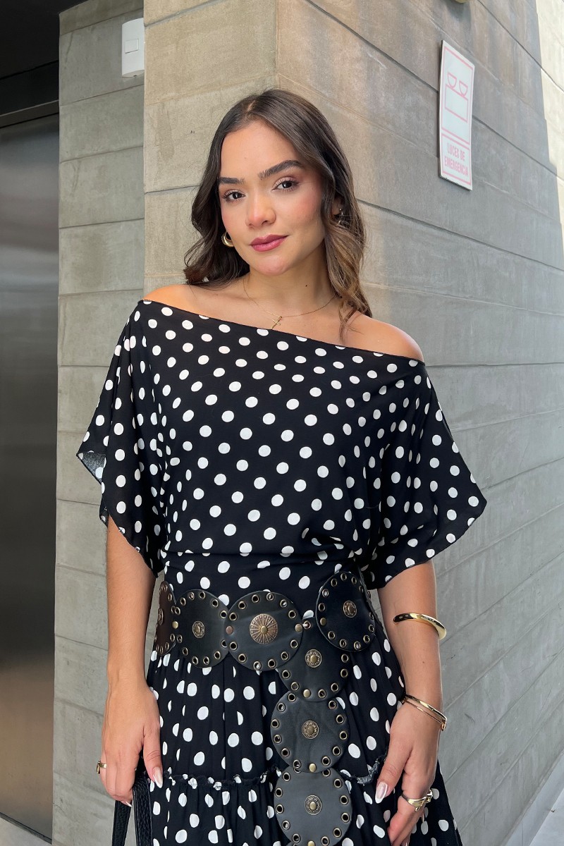 BLUSA PUNTOS NEGRO